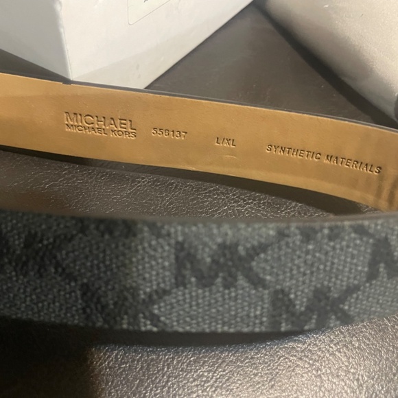 Michael Kors Women's Fannie Pack, Black/Grey, - Picture 4 of 5